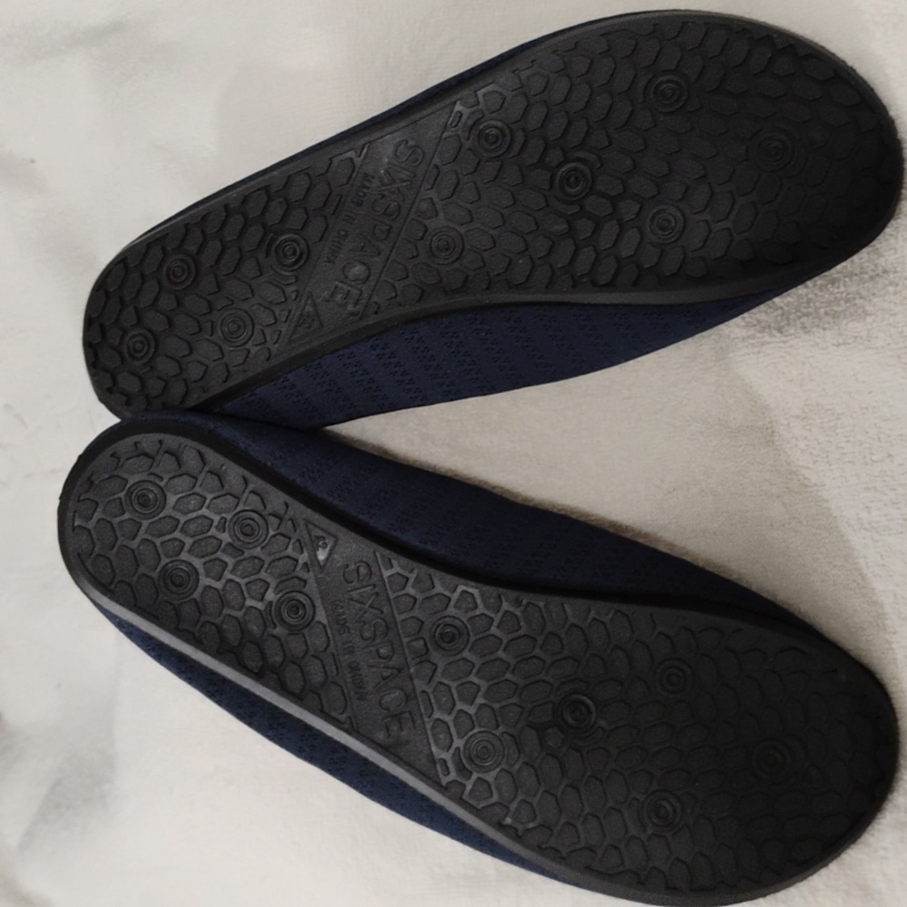 2 Pr  Shein  Water Shoes 1 White & Purple / 1 Navy Blue.  (See Pics) 40/9 - Picture 9 of 12